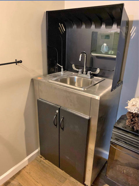 Hand wash sink